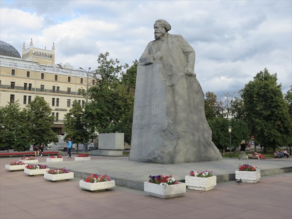 065-памятник Карлу Марксу